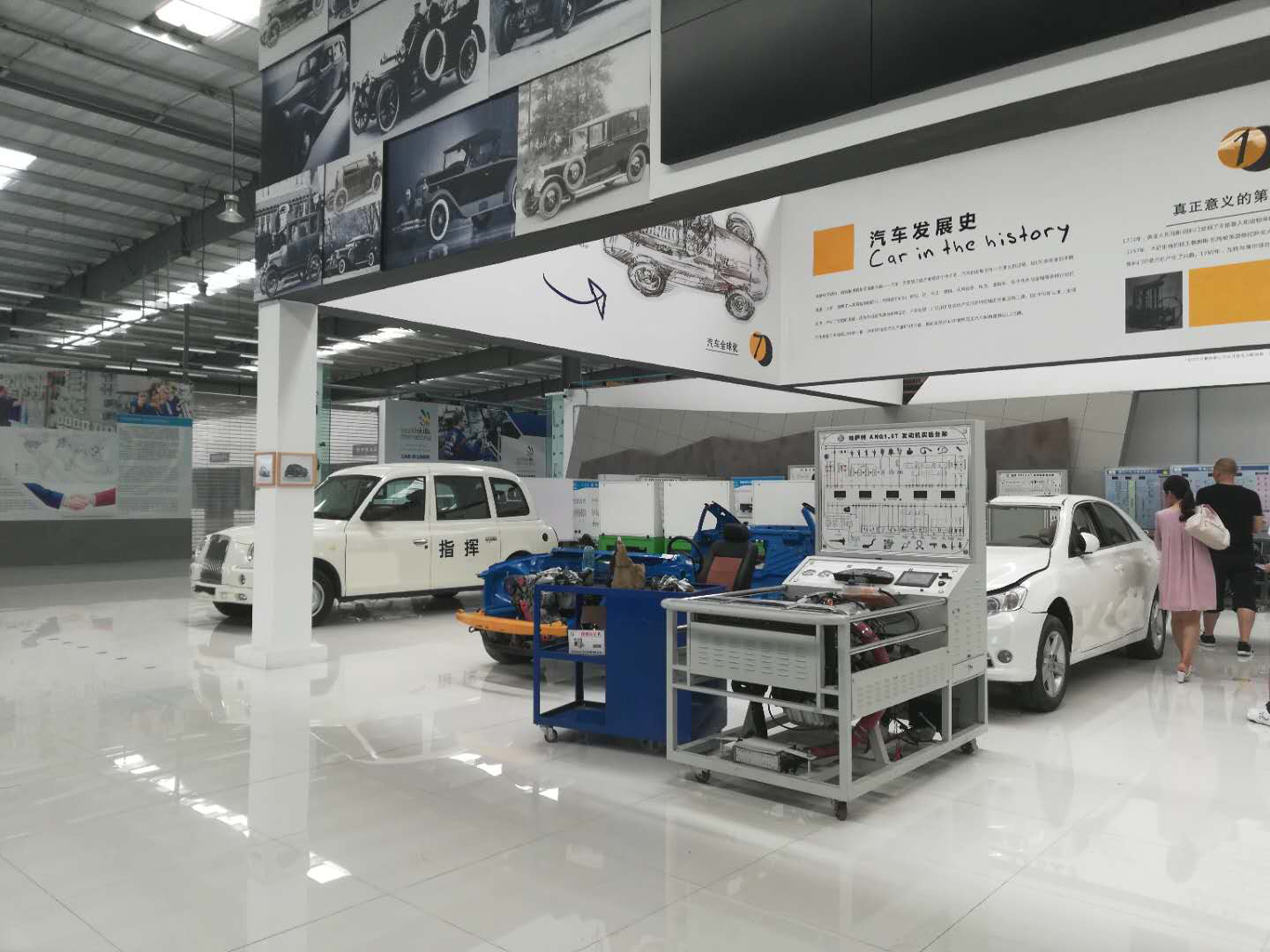 四川城市技师学院新能源汽车实训室