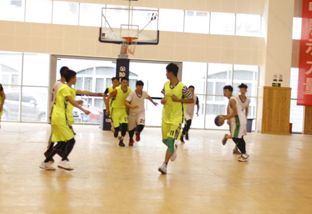 城市技师学院学生篮球赛