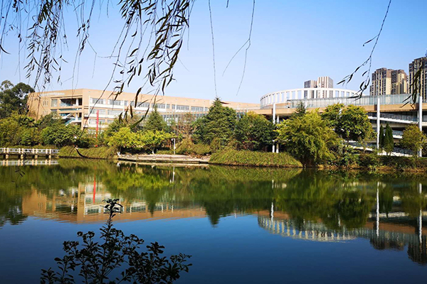 四川城市技师学院校园图片