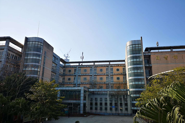 四川城市技师学院校园图片