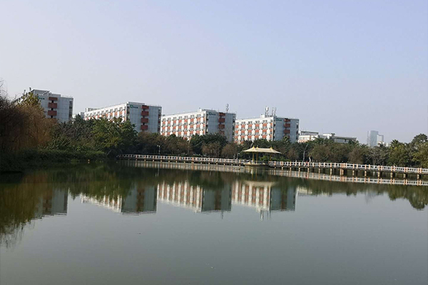 四川城市技师学院校园图片