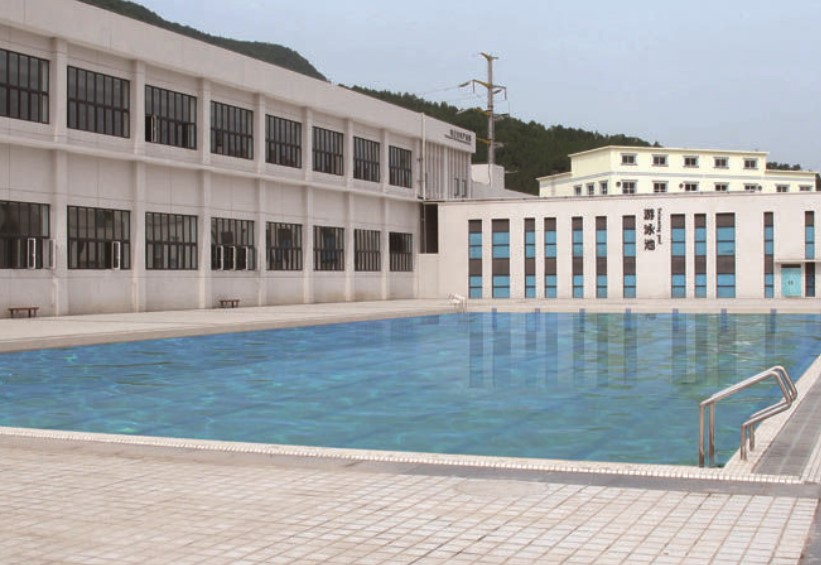 四川信息职业技术学院校园游泳池