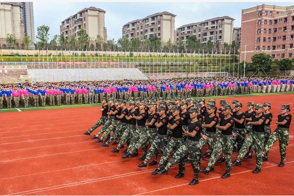 天府新区航空旅游职业学院见习教官风采