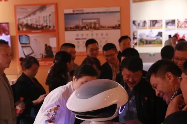 四川工业职业技术学院参观庆祝新中国成立70周年大型成就展