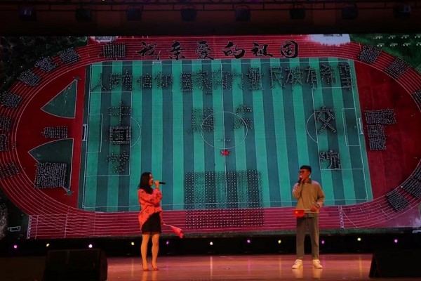 四川交通职业技术学院学生合唱《我和我的祖国》