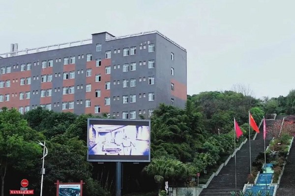 四川文化艺术学院