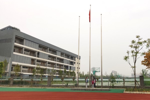 四川师范大学幼师学院领导国旗下讲话