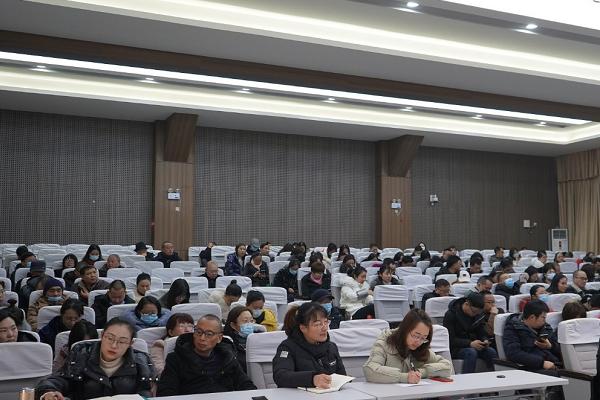 安仁中学召开期末教职工大会