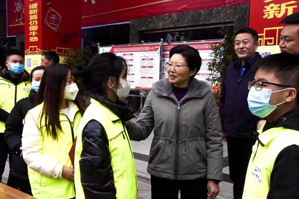 巴中职业技术学院举行了慰问春节自愿者活动