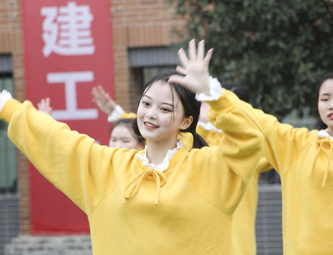 成都五月花高级技工学校幼儿舞蹈大赛开始啦!