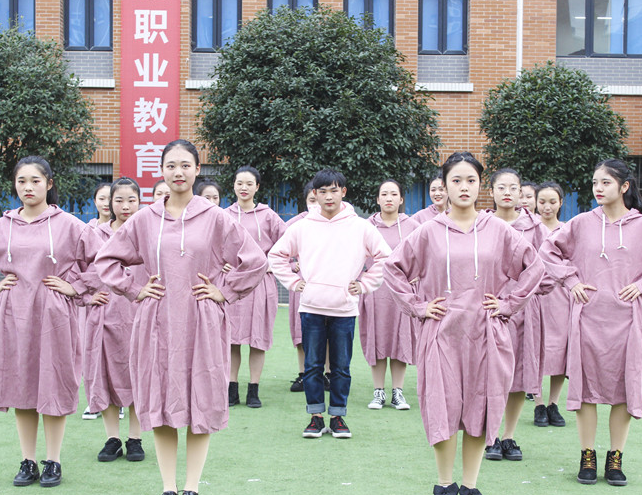 成都五月花高级技工学校学子