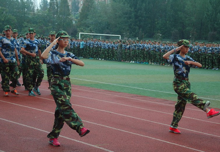 成都石室中学学子军训