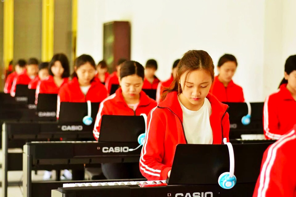 川师幼师学院钢琴房