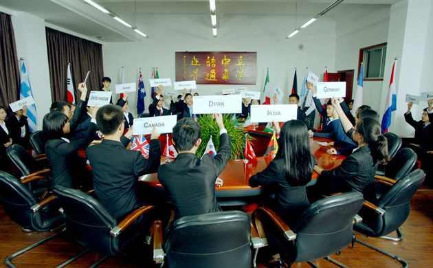 成都外国语学校学生在学习英语