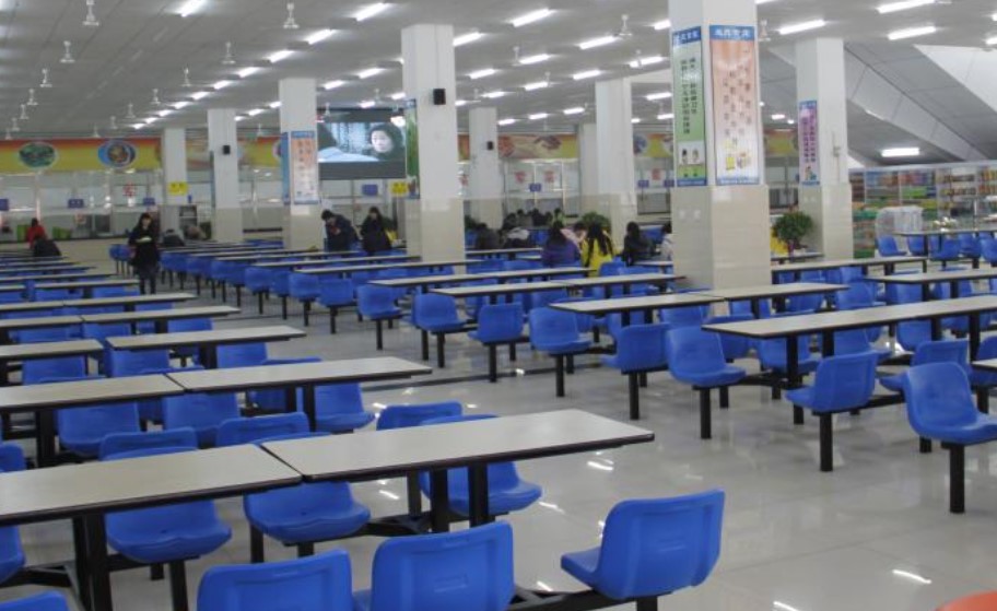 成都纺织高等专科学校食堂一角
