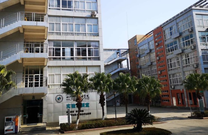 四川城市技师学院教学楼