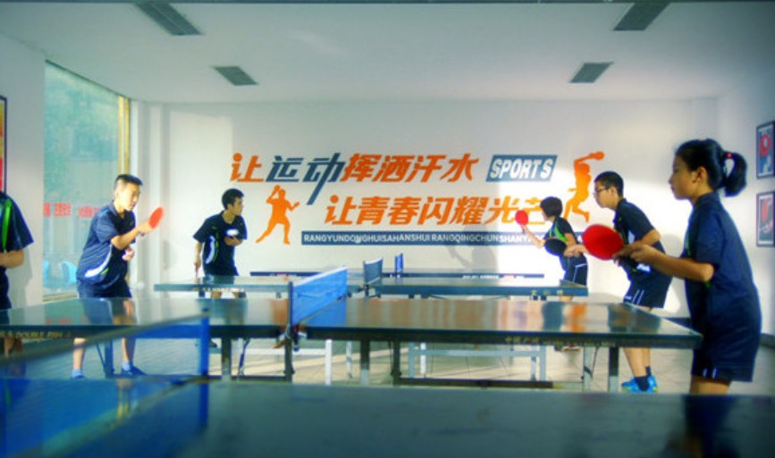 成都外国语学校学子在运动
