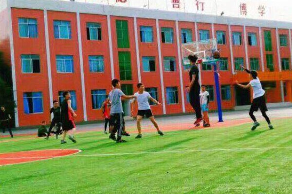 成都华夏旅游商务学校操场