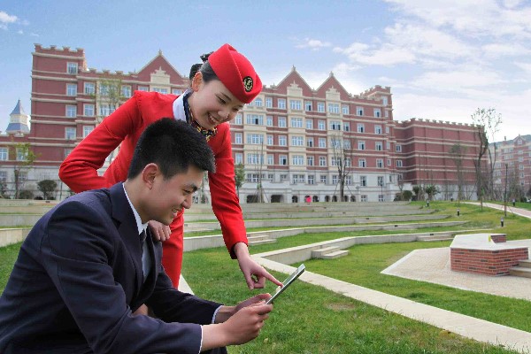 成都东星航空学校学生风采