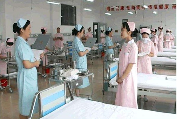 成都希望卫校学子风采