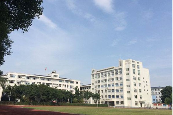 四川理工技师学院校园一角