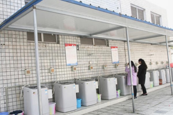 四川理工技师学院校园洗衣机