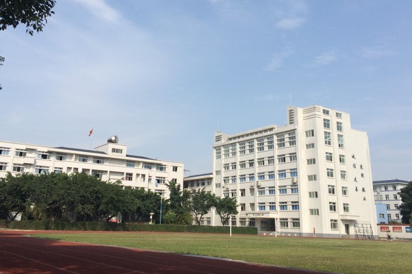 四川理工技师学院校园一角