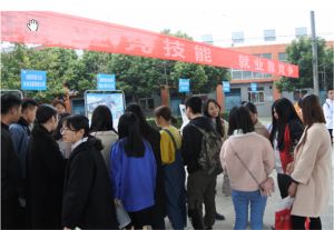 成都铁路卫校就业怎么样-—来看我校专场招聘会