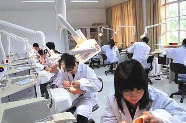 卫校口腔专业学子风采