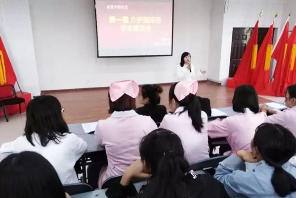 2019年成都五月花高级技工学校护理班学生风采