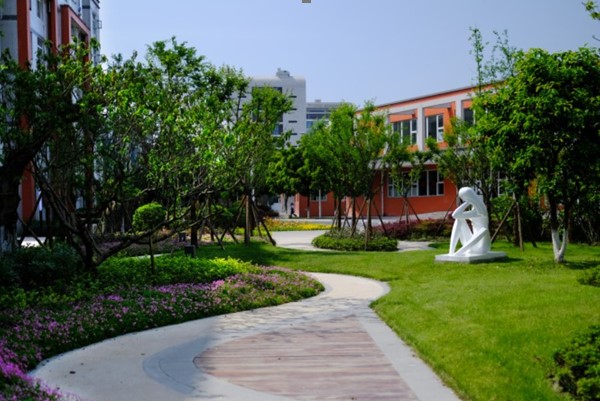 成都铁路卫校校园小径