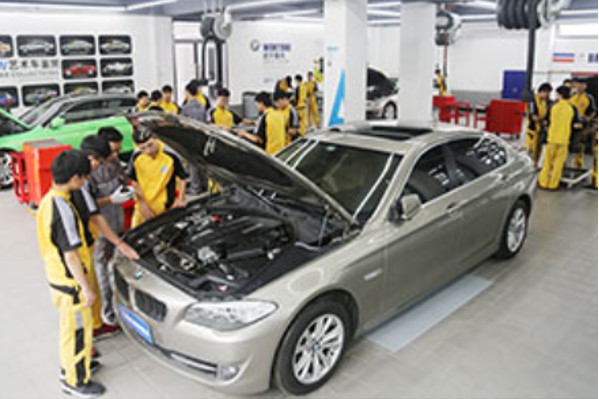 万通职业学校汽修实训基地