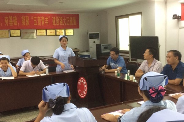 中国五冶职业学校实习代表在发言
