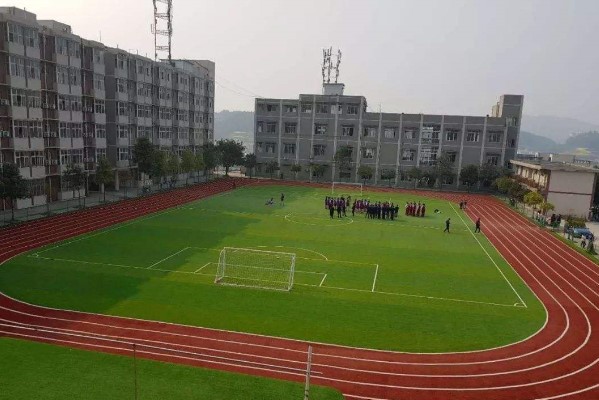 南充电子工业学校操场