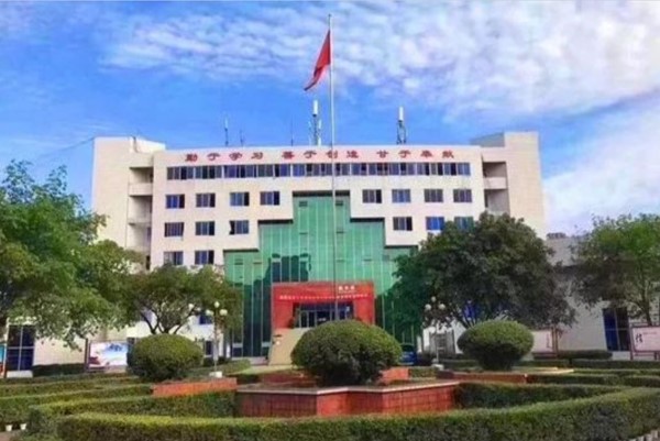 四川国盛技工学校校园一角