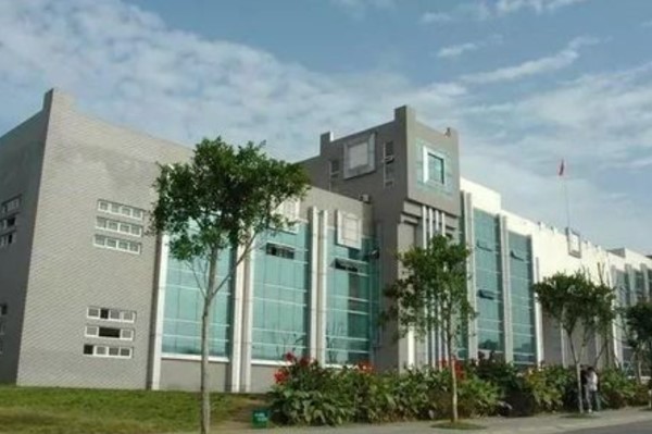 四川国盛技工学校校园一角