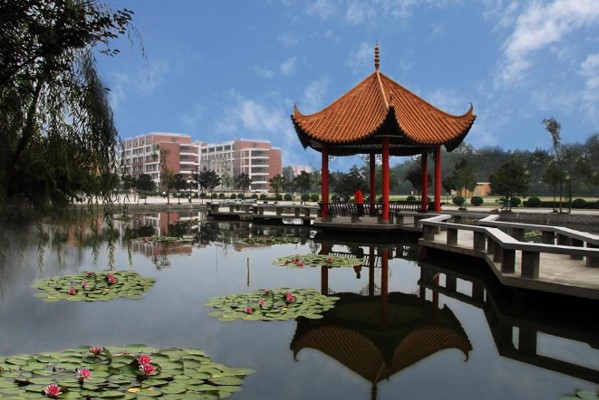 四川城市技师学院校园风景