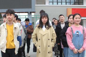 华阳职业技术学校全体学生学习雷锋好榜样