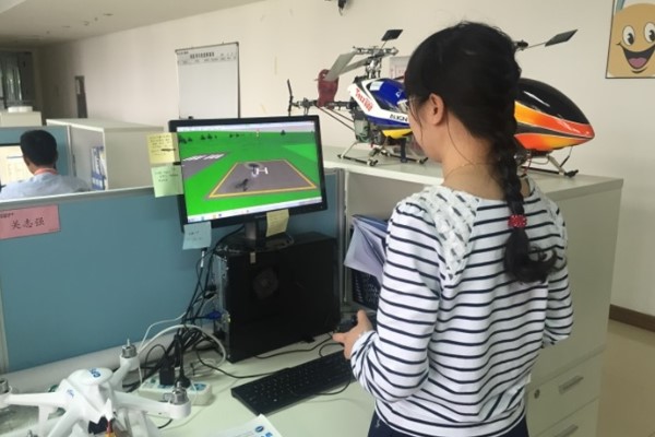 宜宾职业技术学校学子在上实训课