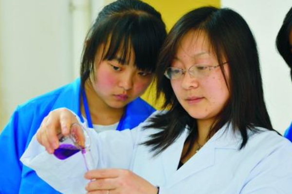 成都石化工业学校专业介绍