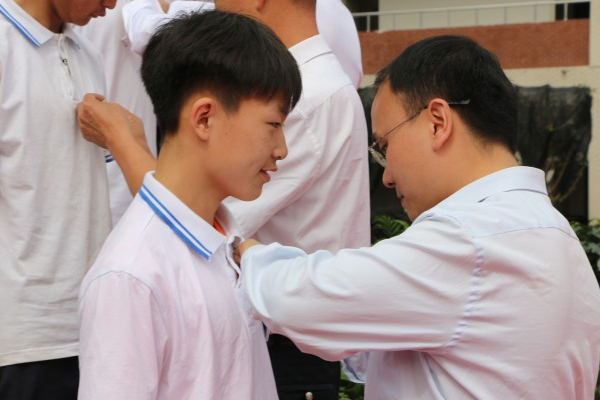 成都石化工业职业学校好不好