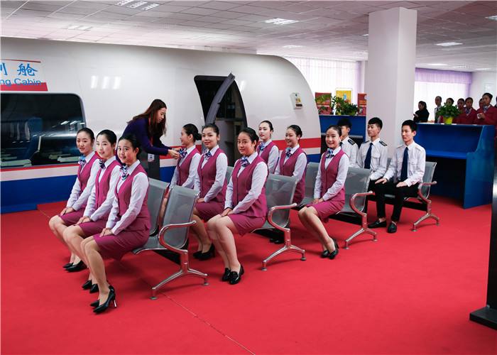 2019年成都市礼仪职业中学招生简介_初中毕业可以报考礼仪学校吗_招生要求高吗?