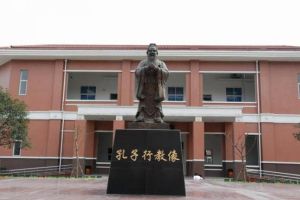 成都中职学校怎么收费 崇庆中学助学金政策是怎样的