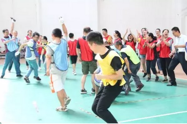 四川省针灸学校教师运动会现场