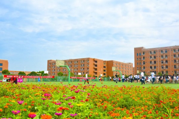 成都中职学校招生简章 快看2020年成都五月花高级技工学校招生简章来啦