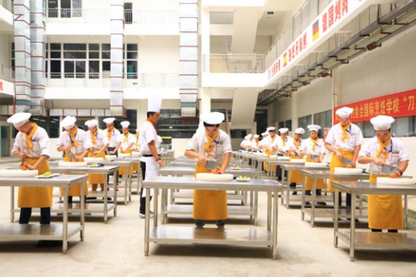 成都北方钓鱼台烹饪学校学生风采