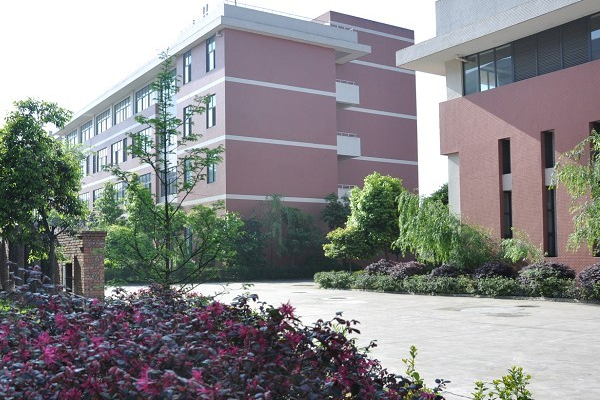 邛崃职高院怎么样