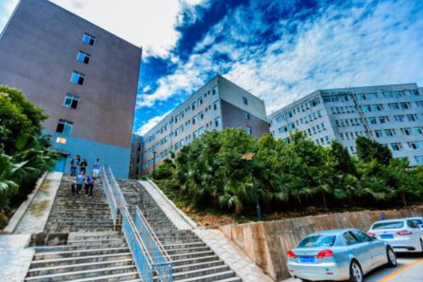 四川文化艺术学院地址