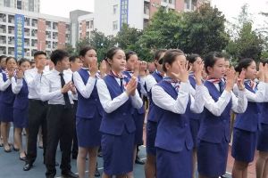 四川中职院校大全 2019成都华商理工职业学校升旗仪式来了