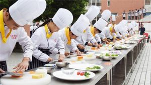 初中毕业学厨师专业怎么样 女生适合学厨师专业吗